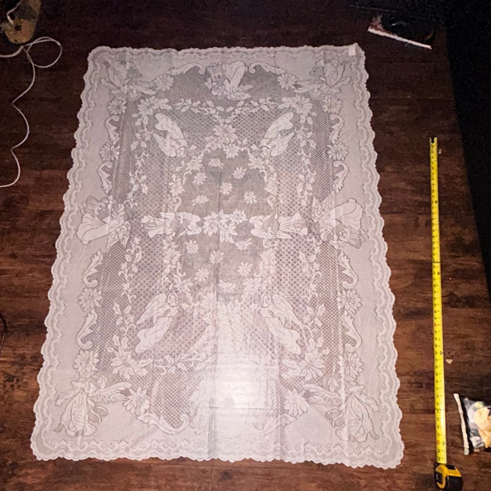 Vintage Lace tablecloth 70”x51”